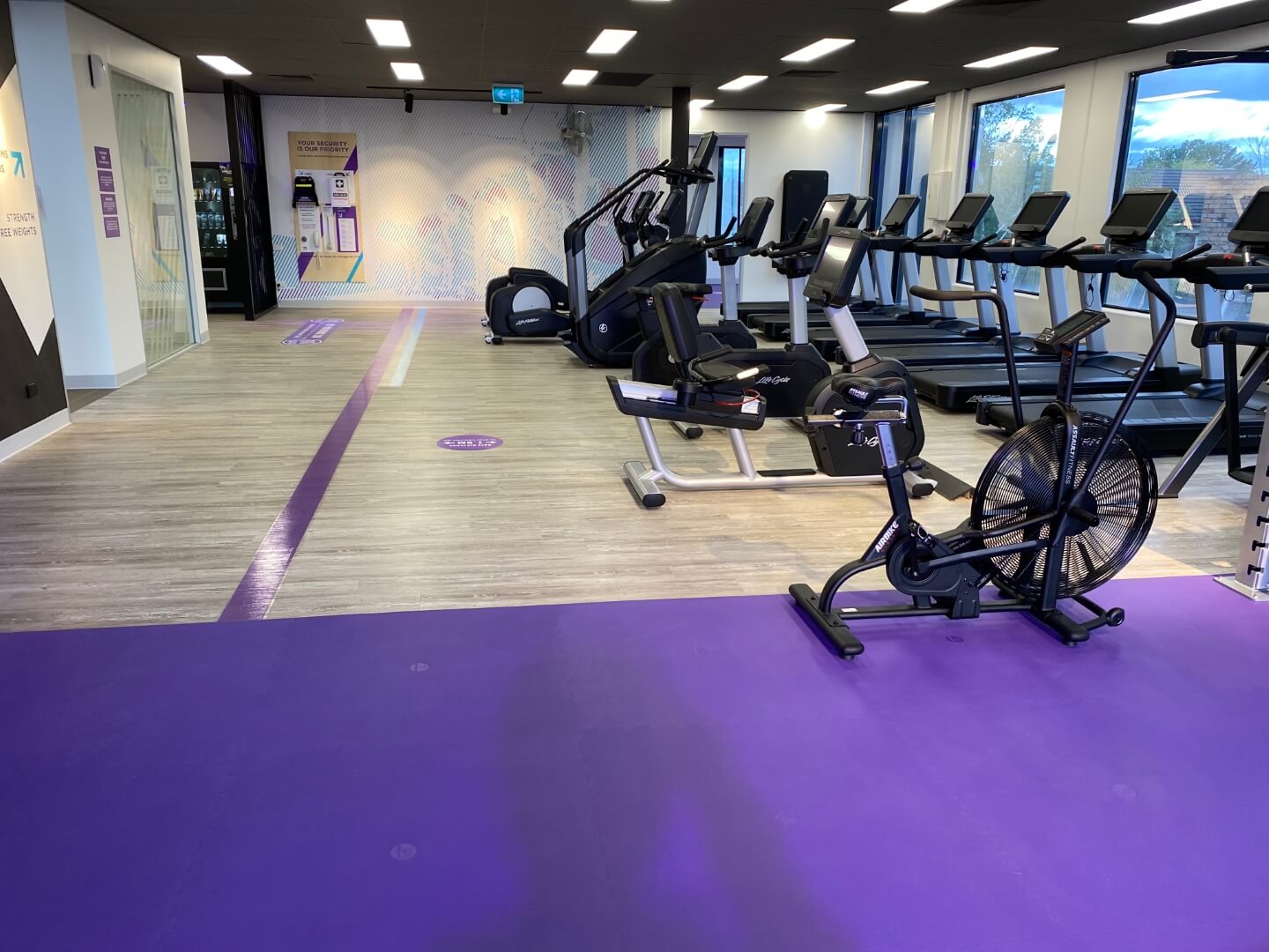Anytime Fitness 04